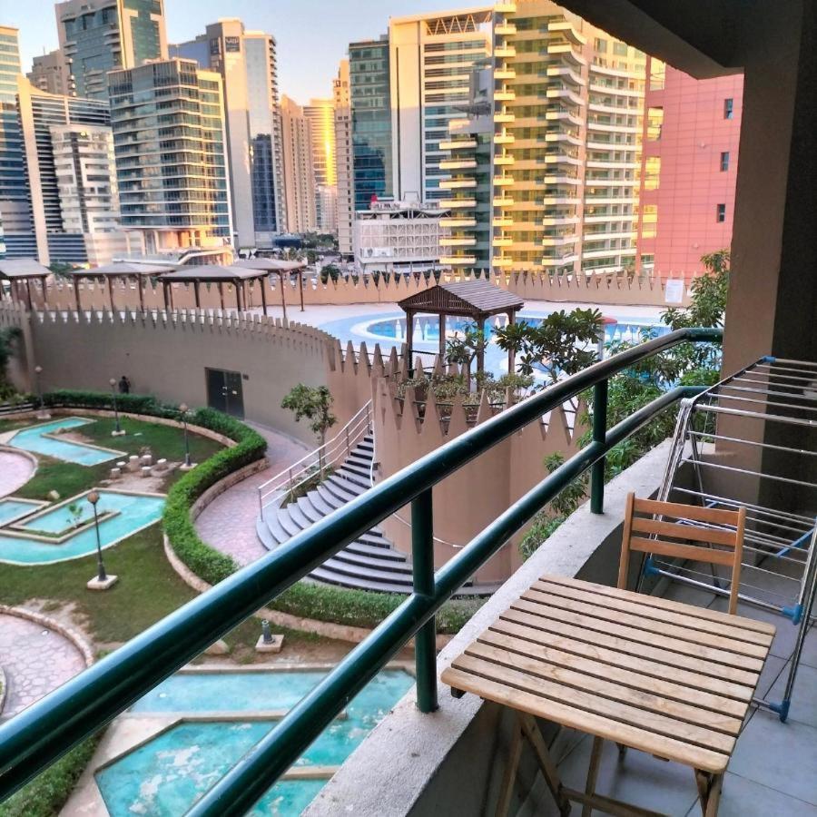 Quiet Partition Room In Tecom Barsha Heights Dubai Buitenkant foto