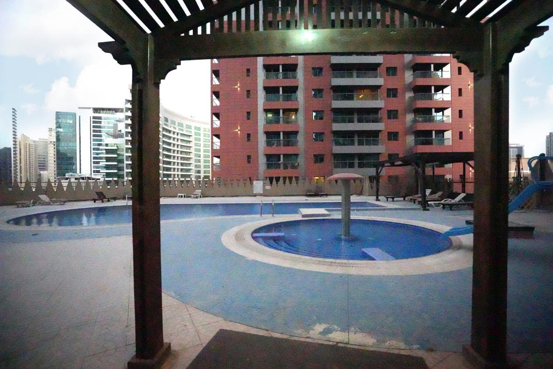 Quiet Partition Room In Tecom Barsha Heights Dubai Buitenkant foto